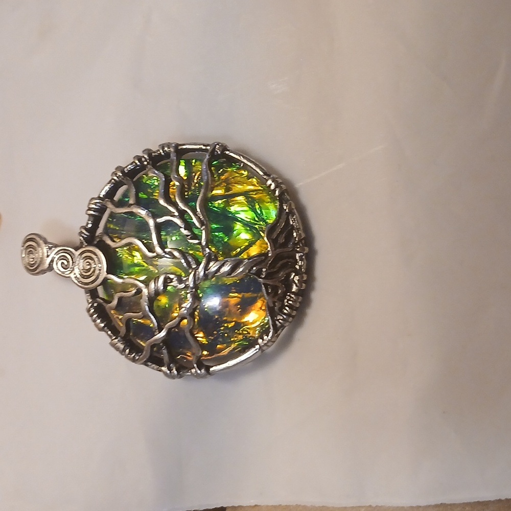 Stunning "TREE OF LIFE" Pendant - Picture 9 of 9